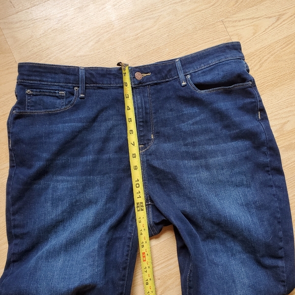 Signature by Levi's Strauss, Mid Rise Slim Woman's Plus Size 20M Denim Jeans. - Picture 6 of 8